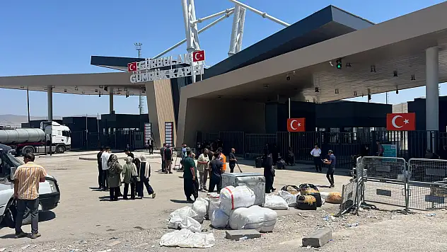 Gürbulak'ta savaşa rağmen  hareketlilik sürüyor