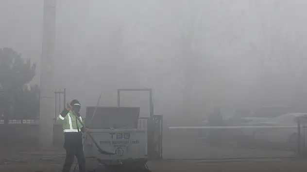 Güroymak Belediyesi Zorlu Hava Koşullarına Rağmen Temizlik Çalışmalarını Sürdürüyor