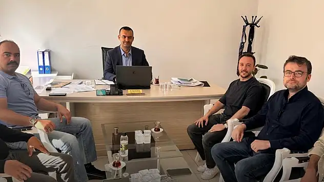 Güroymak'ın Geleceği İçin Önemli Toplantı: Belediye Başkan Yardımcısı Mehmet Eşref İnal, İller Bankası Heyeti ile Bir Araya Geldi