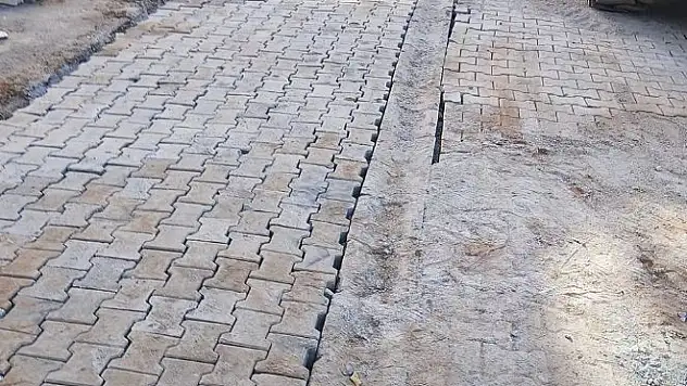 Güroymak'ta Kilitli Parke Yolların Onarım ve Bakım Çalışmaları Hız Kesmeden Devam Ediyor