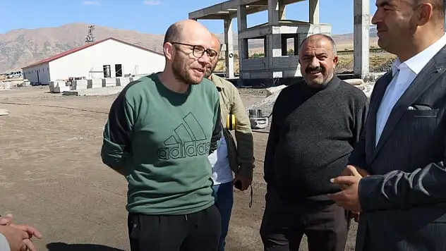 Güroymak'ta Modern Canlı Hayvan Pazarı ve Kesimhane Tesisinde Çalışmalar Hızla İlerliyor