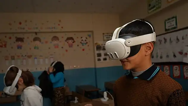 Güroymak'ta Öğrenciler Sanal Gerçeklikle Uzaya Yolculuk Yaptı