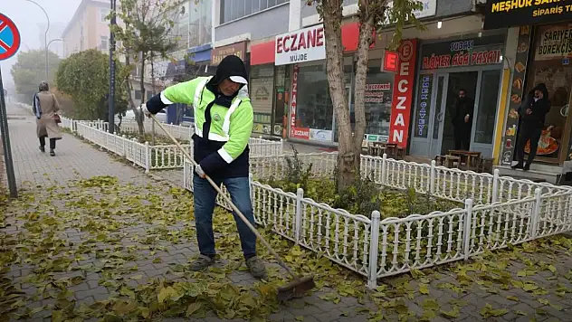 Güroymak'ta Olumsuz Hava Şartlarına Rağmen Temizlik Çalışmaları Sürüyor
