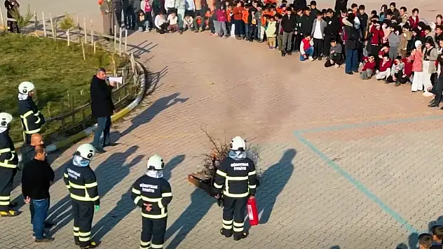 Güroymak Yatılı Bölge Ortaokulu'nda İtfaiye Tatbikat Eğitimi