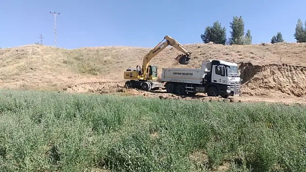 Gürpınar Belediyesi'nden Kesintisiz Hizmet: Yol Bakımından Temizlik Çalışmalarına Kadar Her Şey Yapılıyor