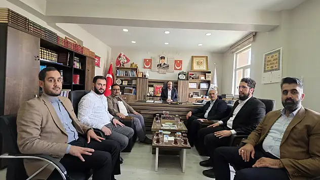 Hac dönüşü Müftü Demirkaynak'a anlamlı ziyaret
