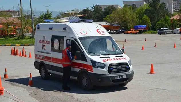 Hakkari, Muş, Ağrı ve Van'daki ambulans sürücülerine güvenli sürüş eğitimi