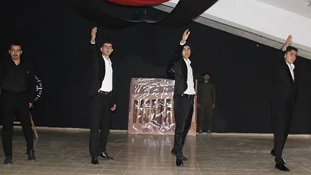 Hamur'da 10 Kasım Atatürk'ü anma programı gerçekleştirildi