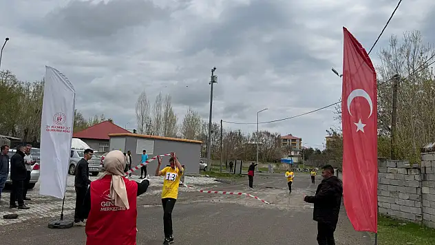 Hamur'da 19 Mayıs coşkusu gençlik koşusuyla yaşandı