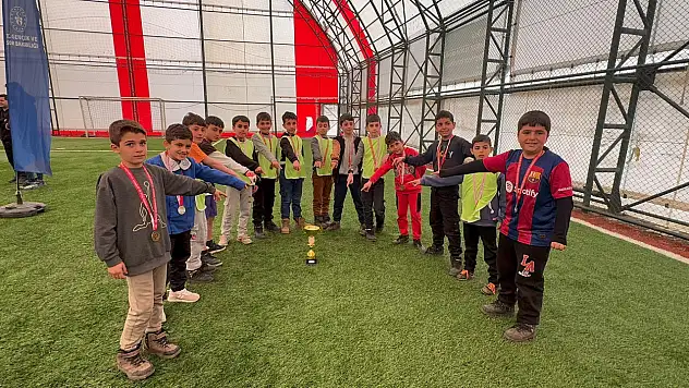 Hamur'da 23 Nisan futbol turnuvası tamamlandı