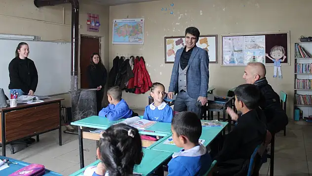 Hamur'da okulların sorunları yerinde tespit ediliyor