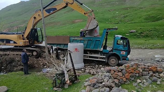Hamur'da sel riskine karşı beton büz hamlesi