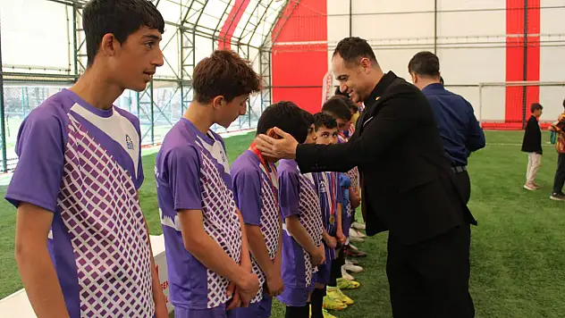 Hamur'da yıldızlar futbol ilçe birinciliği müsabakaları tamamlandı