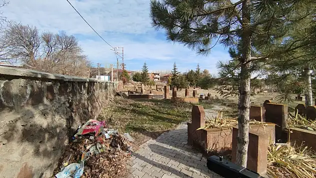 Havai Mezarlığı'nda Temizlik ve Çevre Düzenleme Çalışmaları Tamamlandı