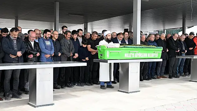 Havuzda fenalaşan öğretmen hayatını kaybetti