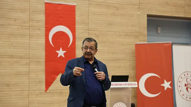 Hayati İnanç Iğdır'da 'Can Veren Pervaneler' Söyleşisiyle Okurlarıyla Buluştu