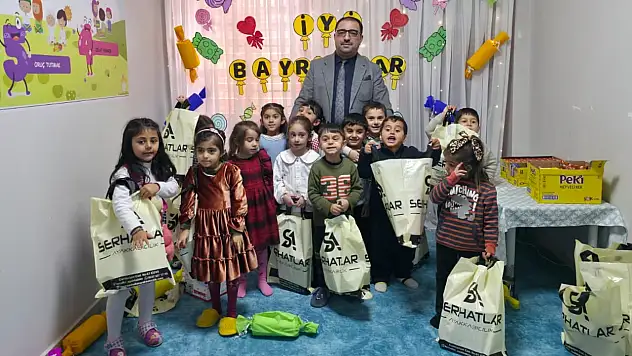 Hayırsever vatandaştan öğrencilere bayram hediyesi