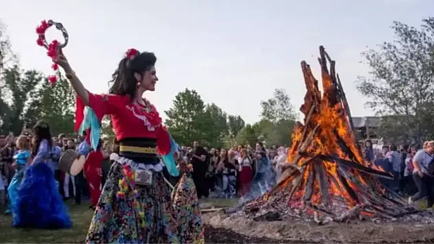 Hıdırellez tuz yiyip yatmak günah mı? HIDIRELLEZ DİLEK DUASI NEDİR: Hıdırellez duası ne zaman yapılır, kaç kez okunur? Hıdırellez dilek duası okunuşu ve anlamı! Hıdırellez tuz ritüeli duası! 5-6 Mayıs Hıdırellez Günü'nde neler yapılır?