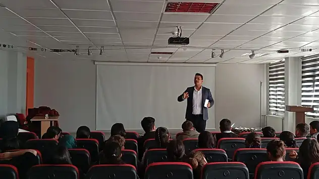 Hınıs Müftülüğü'nden Gençlere Yönelik Anlamlı Buluşma