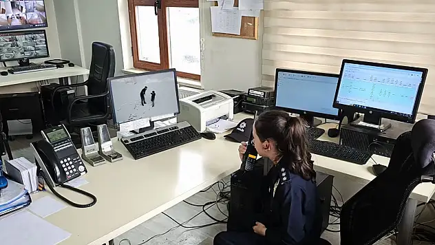 Hınıs'ta 23 Nisan Coşkusu: Çocuklar Kamerayla Polis ve Adliyeyi Anlattı