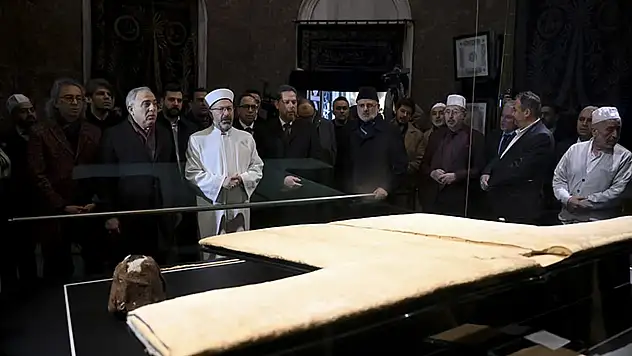 Hırka-i Şerif nerede, ne zamana kadar görülebilecek? Hırka-i Şerif ziyaret tarihleri ve saatleri belli oldu!
