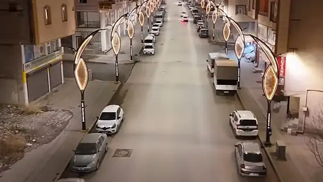 Hürriyet Caddesi Yeni Aydınlatmasıyla Işıl Işıl Oldu