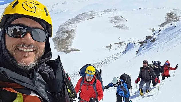 İDOSK sporcularından Süphan Dağı'nda kış zirvesi
