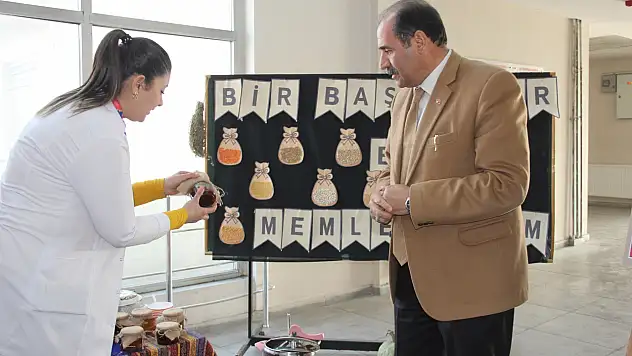 Iğdır Anadolu Lisesi'nde Tutum, Yatırım ve Türk Malları Haftası Sergisi Açıldı