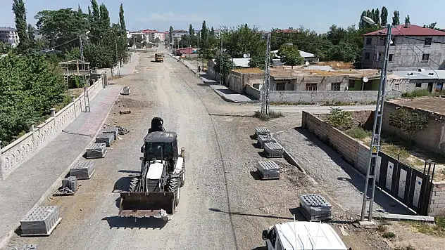 Iğdır Belediyesi'nden Özgür Mahallesi Aktaş Caddesi'nde Altyapı ve Parke Çalışmaları