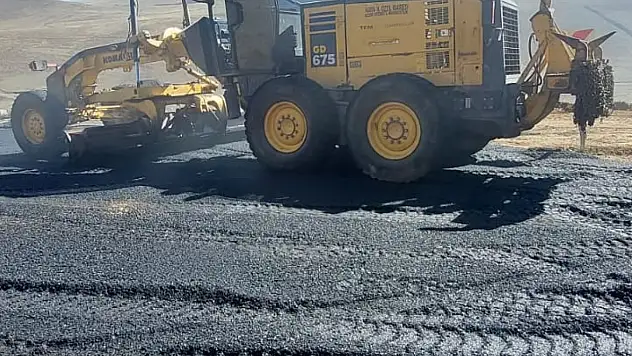 Iğdır'da Aliköse Grup Köy Yolunda Kapsamlı Asfalt Bakım ve Onarım Çalışmaları Devam Ediyor