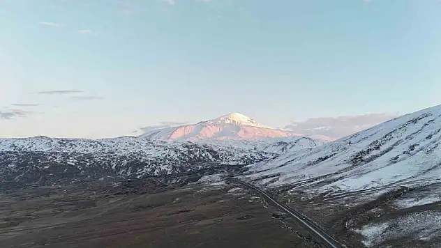 Iğdır'da dağlar kurak kaldı