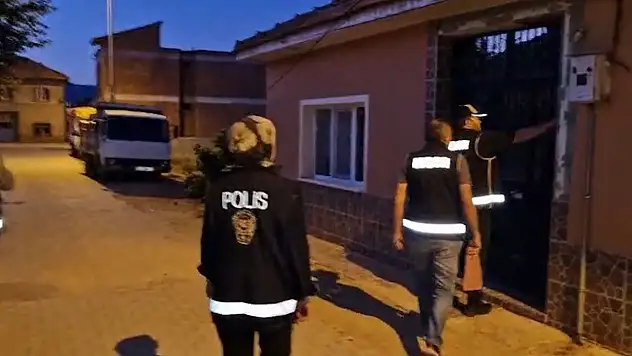 Iğdır'da dolandırıcılık şebekesine baskın: 4 kişi yakalandı!
