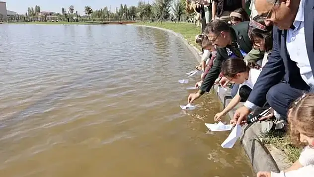 Iğdır'da 'Filistinli Çocuklar İçin Çiz' Etkinliği: Temsili Sumud Filosu Gemileri Gölette Buluştu