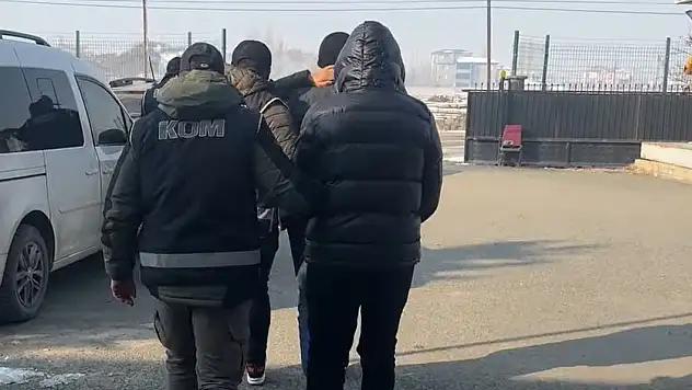 Iğdır'da Fuhuşla Mücadele ve Organize Suç Operasyonu: 1 Tutuklama, Silah ve Altın Ele Geçirildi