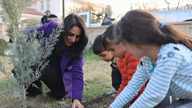 Iğdır'da Kadına Yönelik Şiddete Karşı Anlamlı Etkinlik: Katledilen Kadınlar İçin Fidan Dikildi