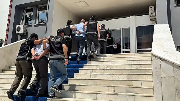 Iğdır'da rüşvet soruşturmasında 2 adliye çalışanı tutuklandı, 1'i serbest bırakıldı.