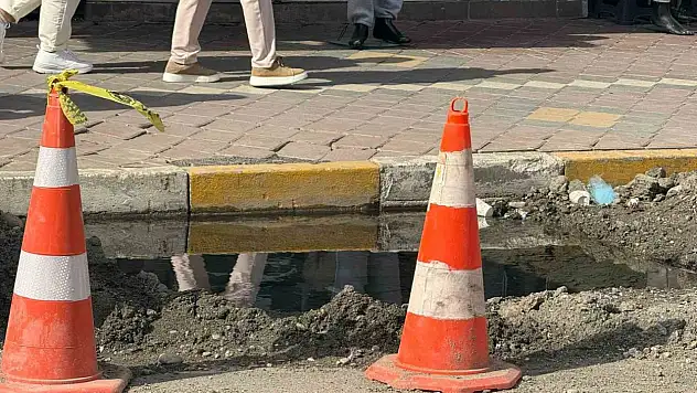 Iğdır'da su patlağı israfı halkı isyan ettirdi, çözüm bekleniyor!