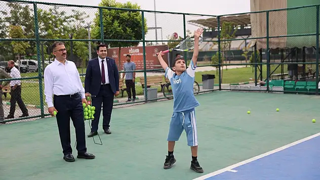 Iğdır'da Ücretsiz Tenis Kursları Başladı, Gençlere Destek Vali Turan'dan Geldi