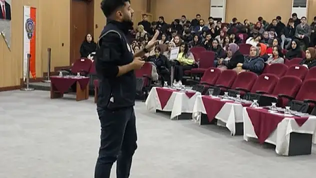 Iğdır'da Üniversite Öğrencilerine Yönelik 'Gençlik ve Güvenli Gelecek' Semineri Düzenlendi