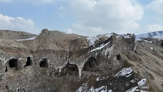 Iğdır'daki Tuz Mağaraları kışın da ilgi görüyor