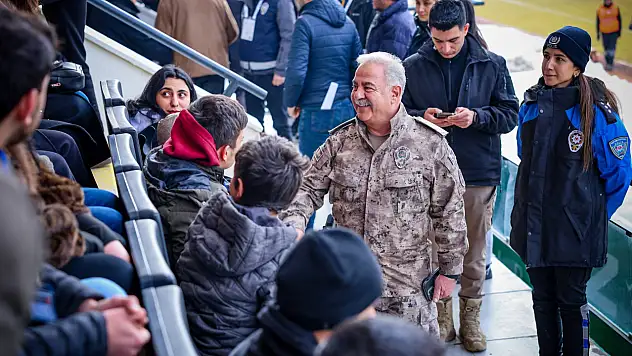 Iğdır İl Emniyet Müdürü Turgay'dan Anlamlı Maç Ziyareti