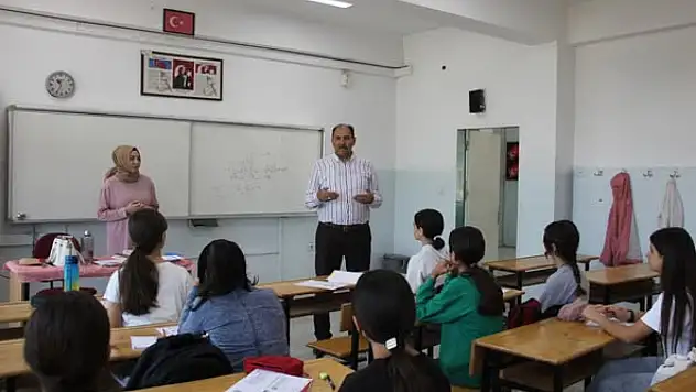 Iğdır İl Milli Eğitim Müdürü Aziz Gün, DYK Kapsamında Okulları Ziyaret Etti