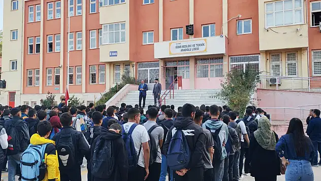 Iğdır İl Milli Eğitim Müdürü Aziz Gün, Mesleki ve Teknik Anadolu Lisesini Ziyaret Etti