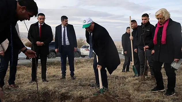 Iğdır Üniversitesi'nde 815 Fidan Toprakla Buluştu