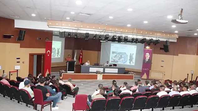 Iğdır Üniversitesi'nde Dolmuş Şoförlerine Yönelik 'Ulaştırma Hizmetleri Bilgilendirme Toplantısı' Düzenlendi