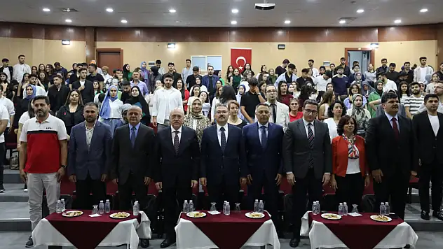 Iğdır Üniversitesi Sağlık Bilimleri Fakültesi'nde Beyaz Önlük Giyme Töreni Gerçekleştirildi