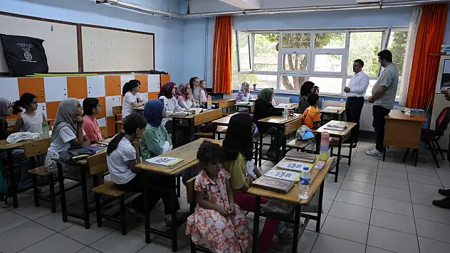 Iğdır Valisi Ercan Turan'dan TÜGVA Yaz Okulu'na Ziyaret