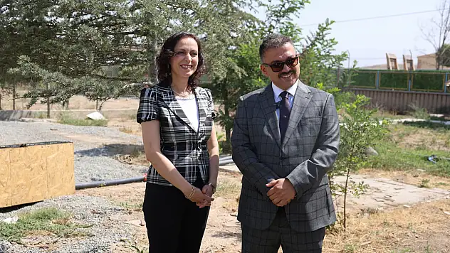 Iğdır Valisi Ercan Turan Sahipsiz Hayvan Bakımevi'ni Ziyaret Etti