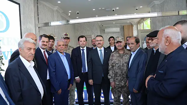 Iğdır Valisi Ercan Turan, Şeren Döviz'in Açılış Törenine Katıldı