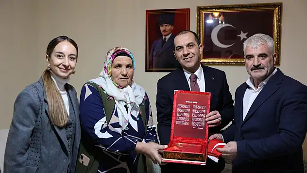 Iğdır Valisi M. Fırat Taşolar ve Eşi Şehit Ailesini Ziyaret Etti